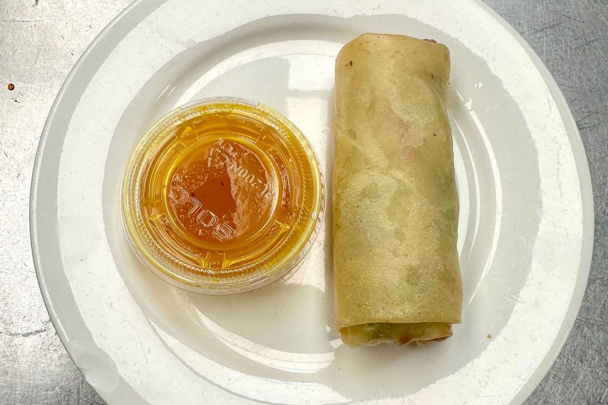 A6. Rouleau impérial (1 mc) / Spring Roll (1 pc)