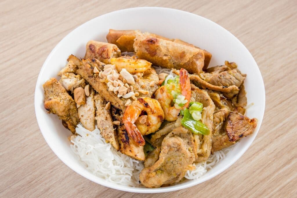 29. Grilled Beef, Grilled Chicken, Grilled Shrimps & Rolls Vermicelli