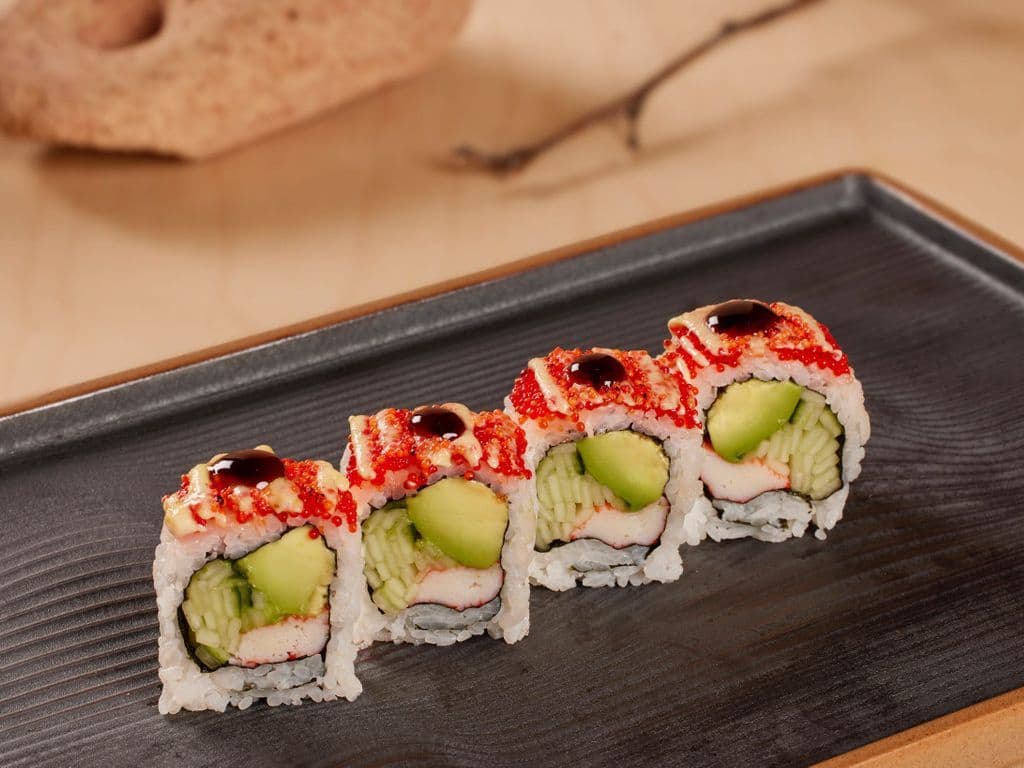 Torched Tobiko Roll (8pcs)