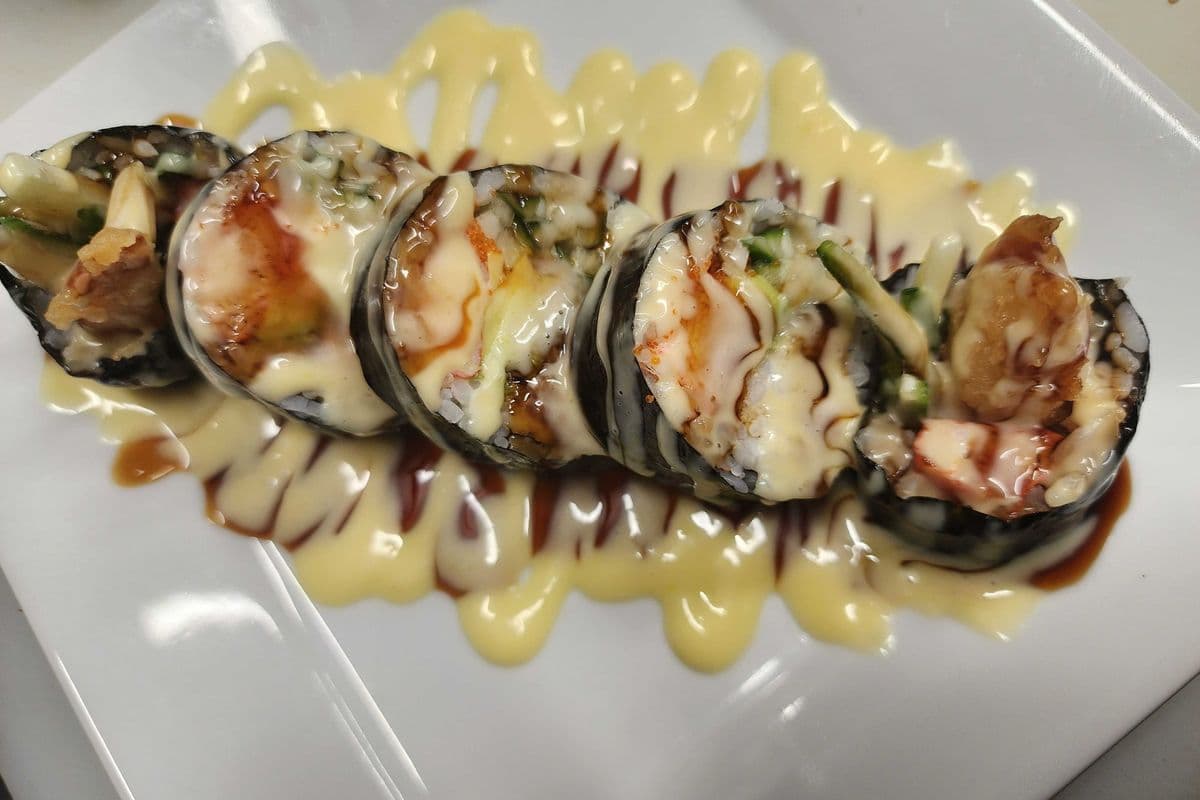 Dynamite Roll(on top unagi & mayo sauce)