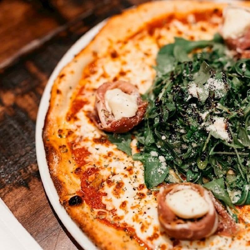 Pizza familial prosciutto rucola / Family Pizza Prosciutto Rucola