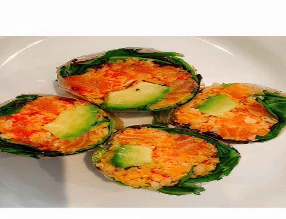 107. Maki tartare de saumon / 107. Salmon Maki Tartare