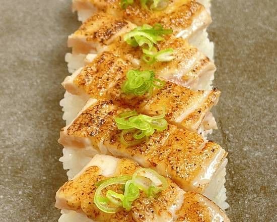 Aburioshi Tuna (6 pcs) / 金枪鱼炙壽司  (6 pcs)