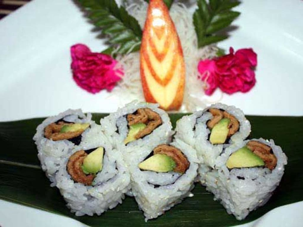 Tofu & Avocado Roll (6pcs)