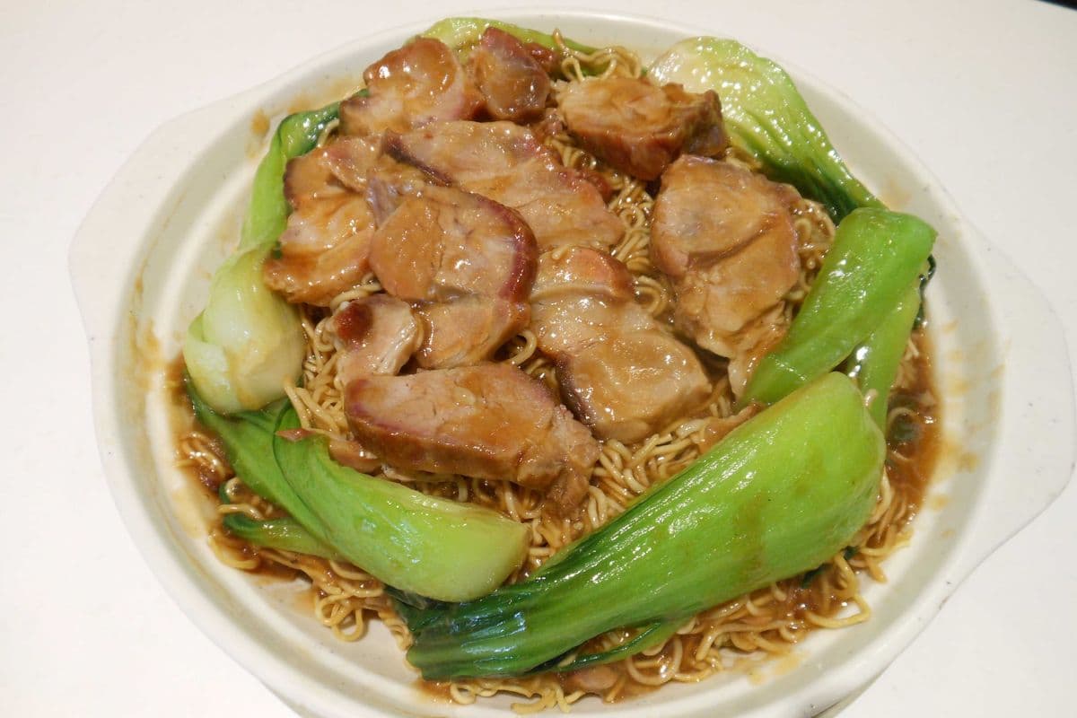 095 Chow Mein with BBQ Pork and Vegetable 時菜叉燒炒麵