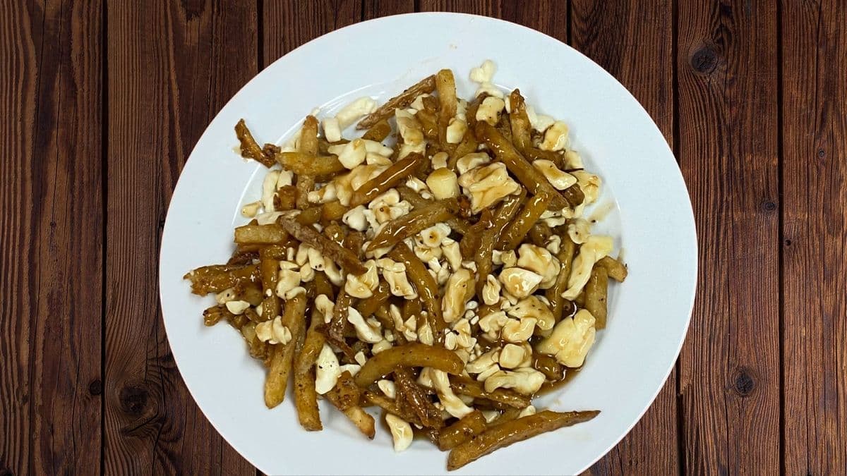 Grande poutine réguilère/ Large regular poutine