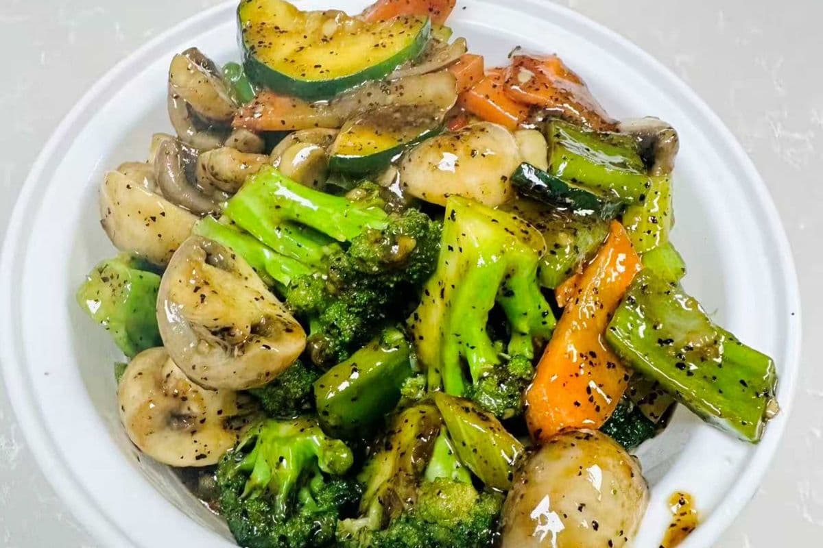 Mushroom in Black Pepper Sauce with Mixed Vegetables