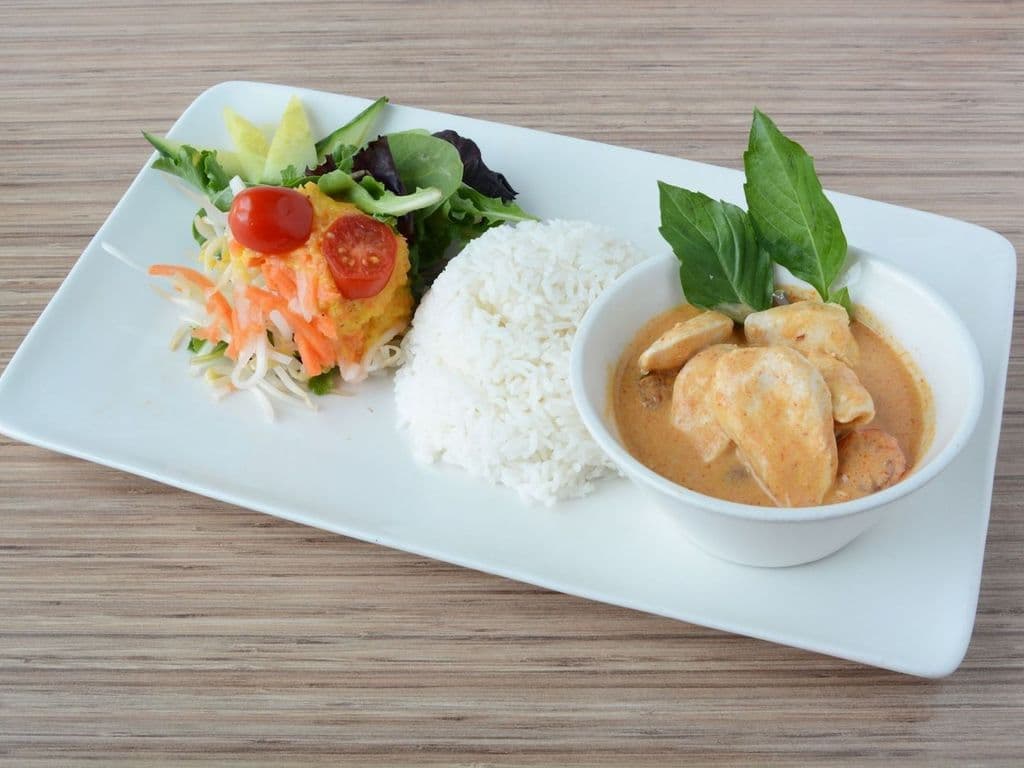 06. Thai Red Curry with Rice & Salad