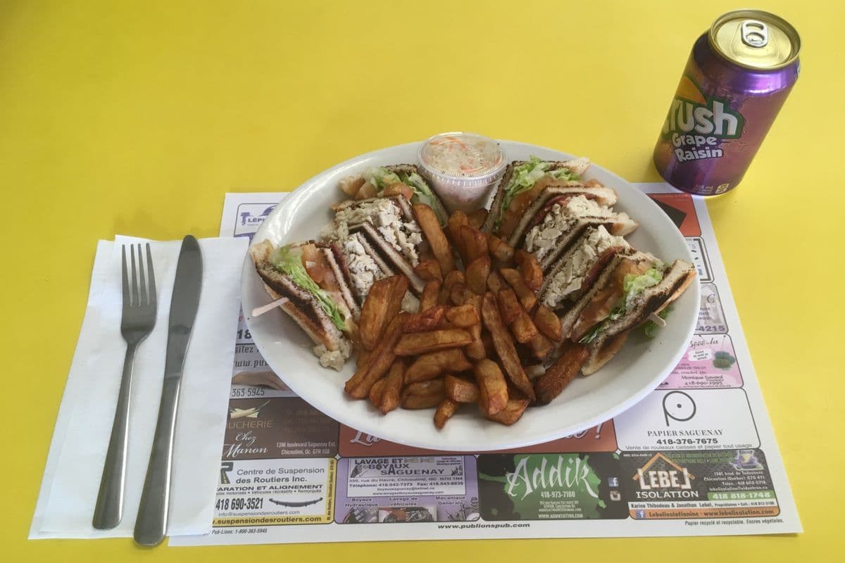 11. Trio club sandwich et salade de choux / Trio Club Sandwich, and Coleslaw