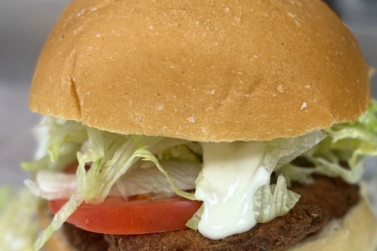 CHICKEN BURGER