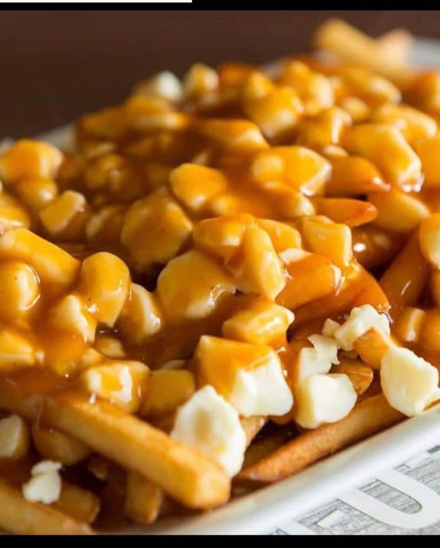 Medium poutine/ moyenne poutine