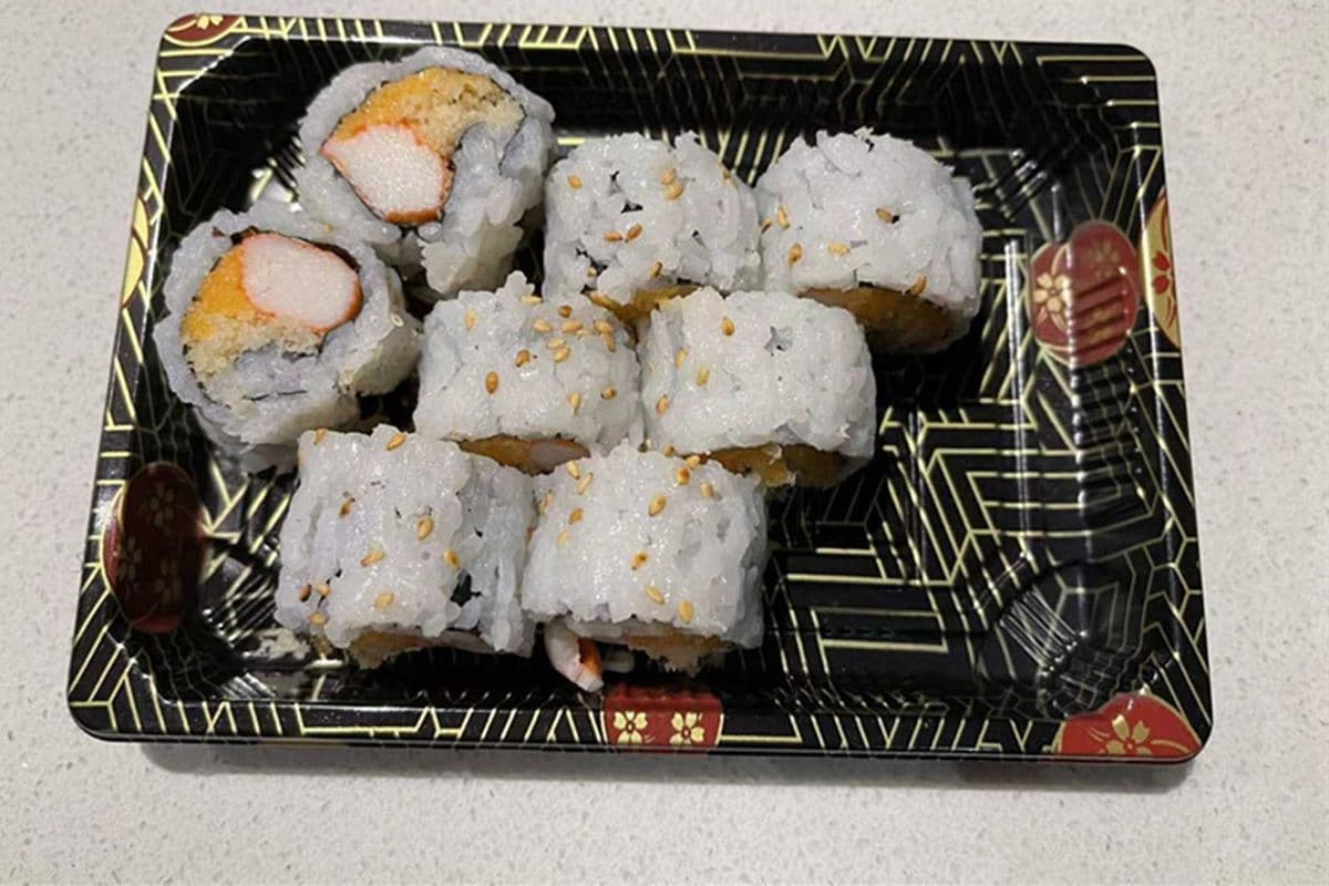 054 Spicy Crabmeat Roll (8 pcs)