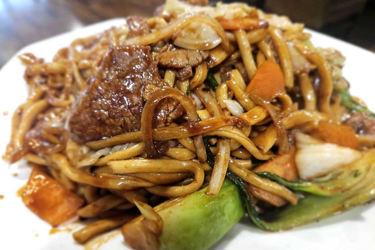 F7. Beef Chow Mein (牛肉炒麵)