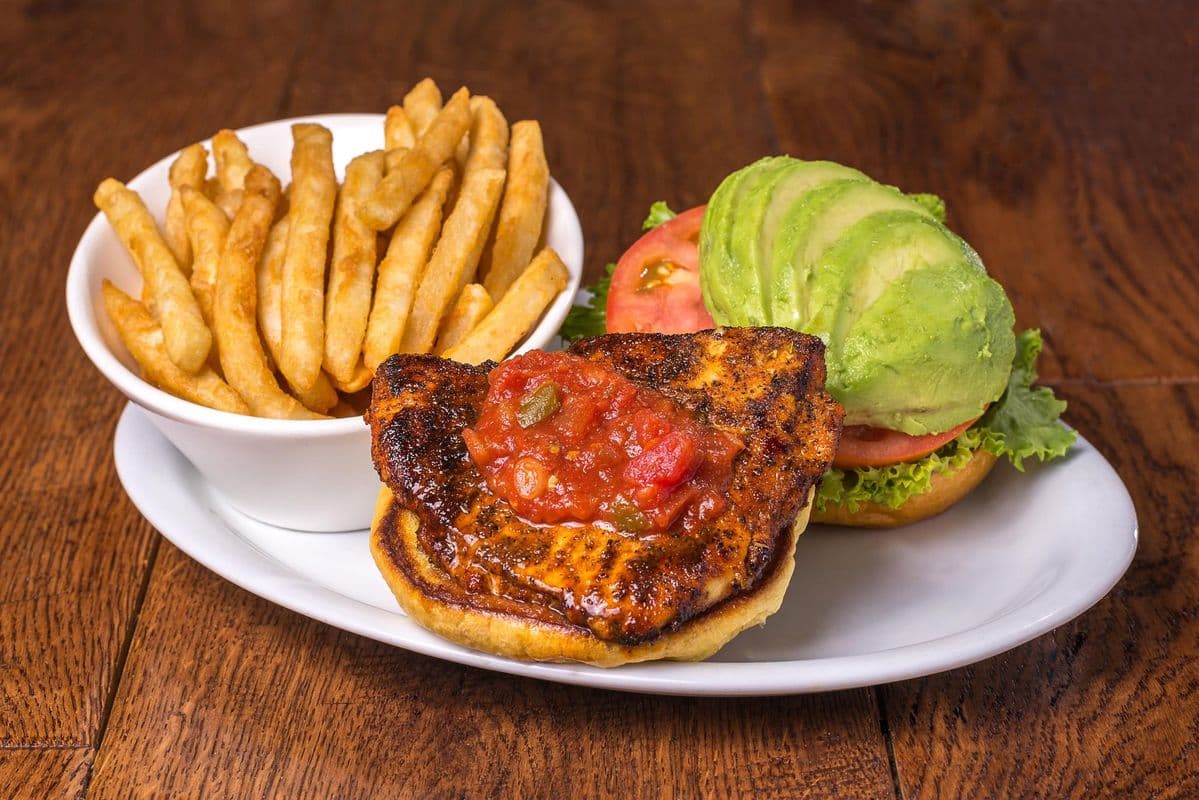 Burger au poulet cajun / Cajun Chicken Burger