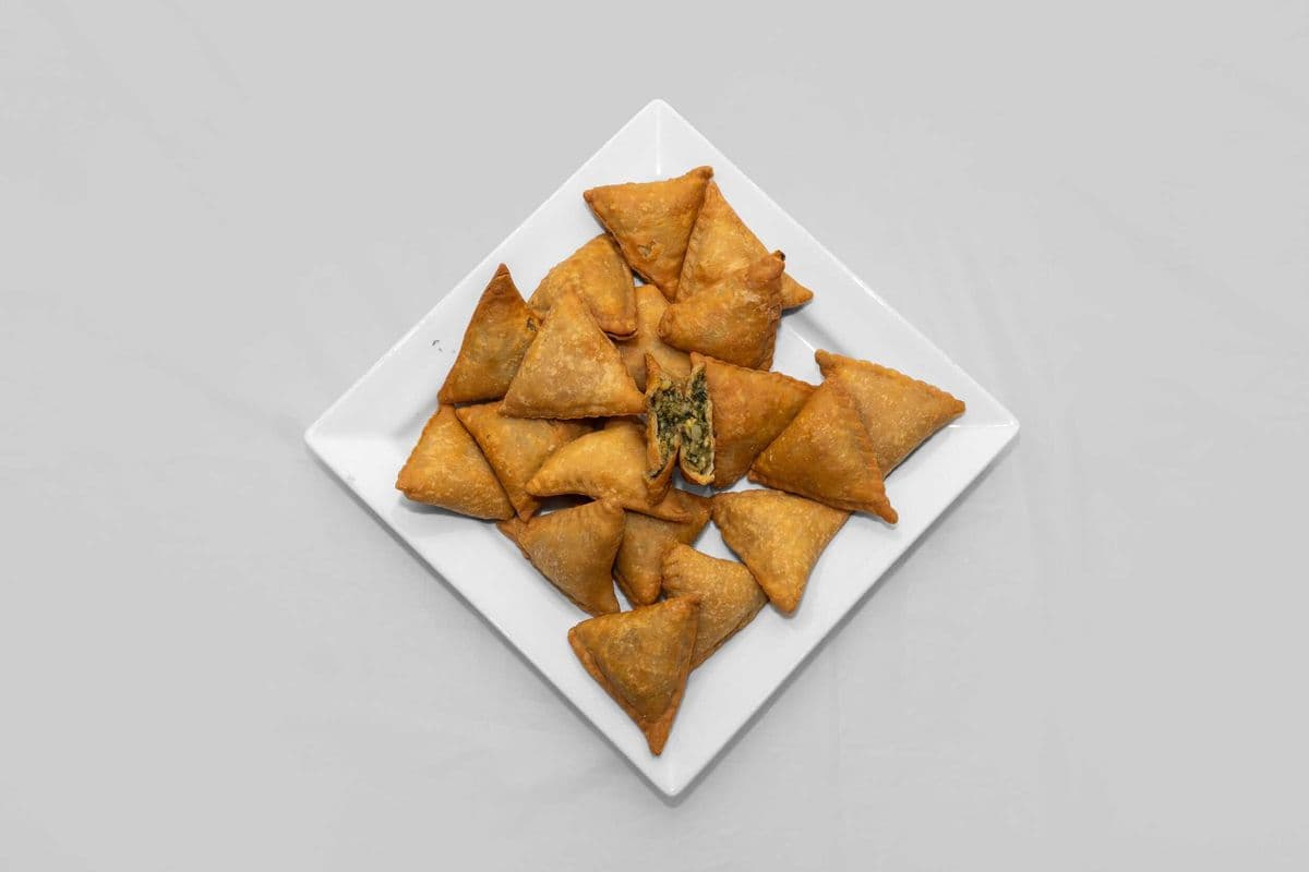 Spinach and Cheese Samosas (15 pcs)