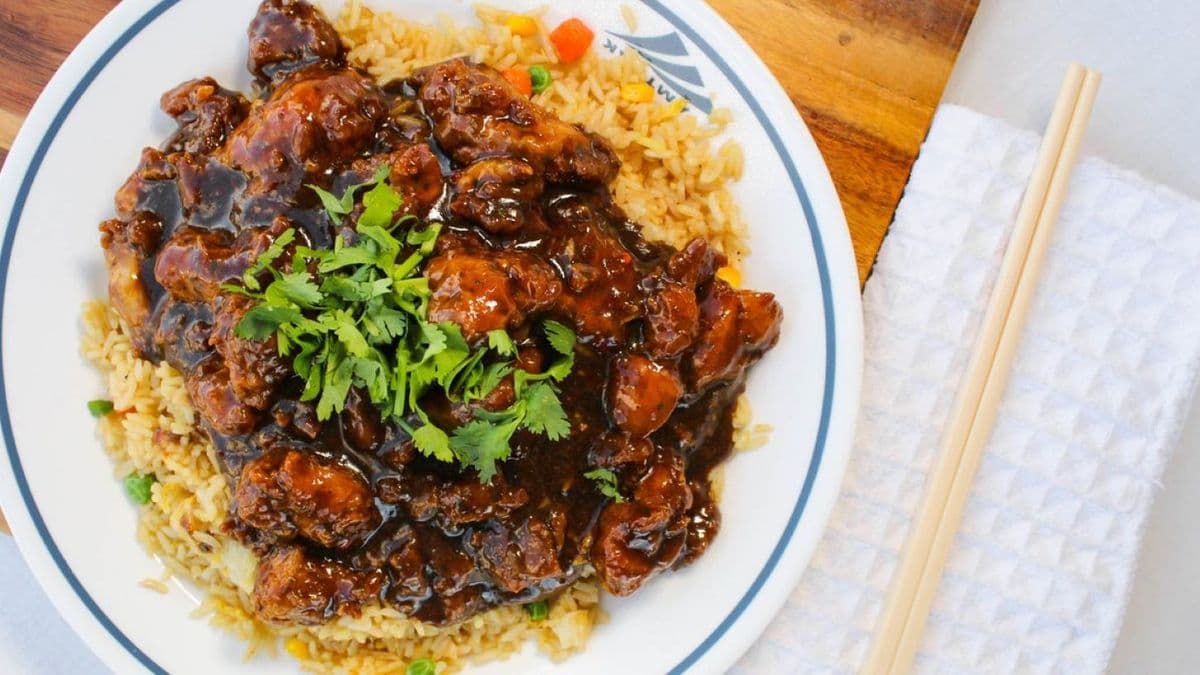 L1. Chilli Chicken on Rice
