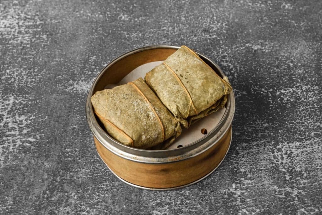 D4. Steam Sticky Rice and Chicken in Lotus Leaf (2 pcs)