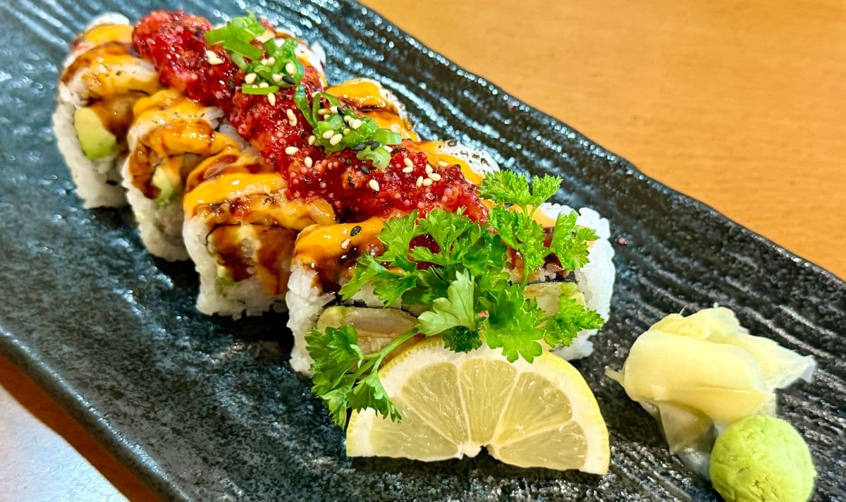 Aburi Tobiko  Roll (8 pcs)