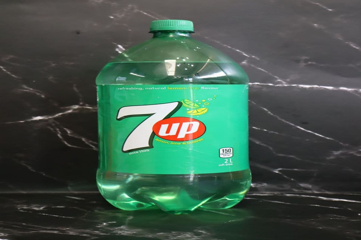 7UP (2L)
