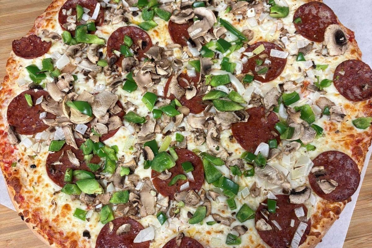 Small Deluxe Pizza