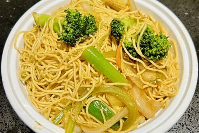 17. Vegetable Lo Mein (24 oz)