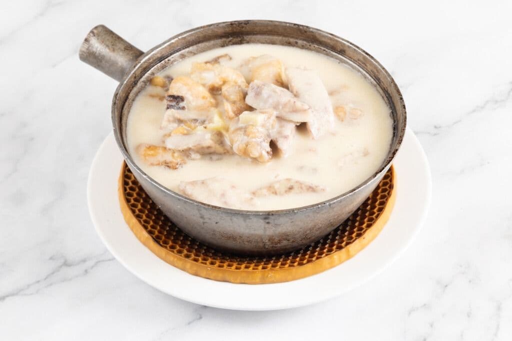 Chicken with Taro and Coconut Sauce in Hot Pot