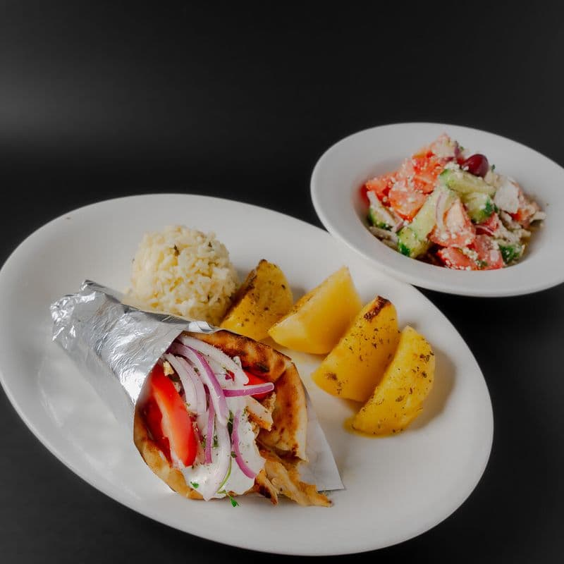 Plats gyro pita au poulet / Chicken Gyro Pita Plate