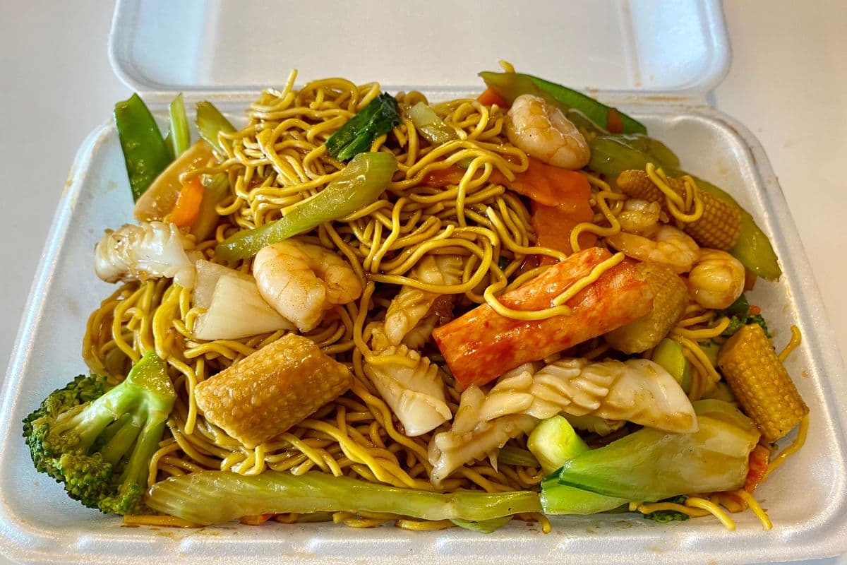 N22. Seafood Lo Mein