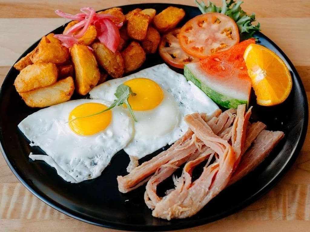 Deux oeufs jambon maison