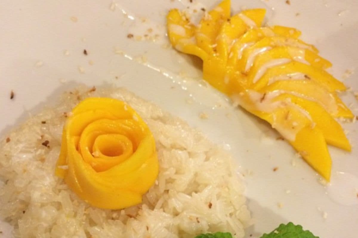 Sweet Coconut Sticky Rice with Mango