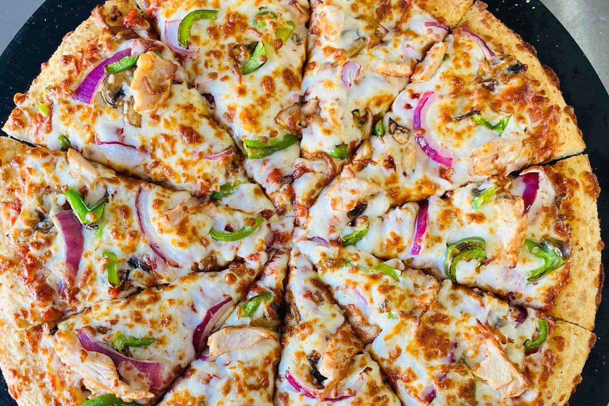 14" Chicken Deluxe Pizza