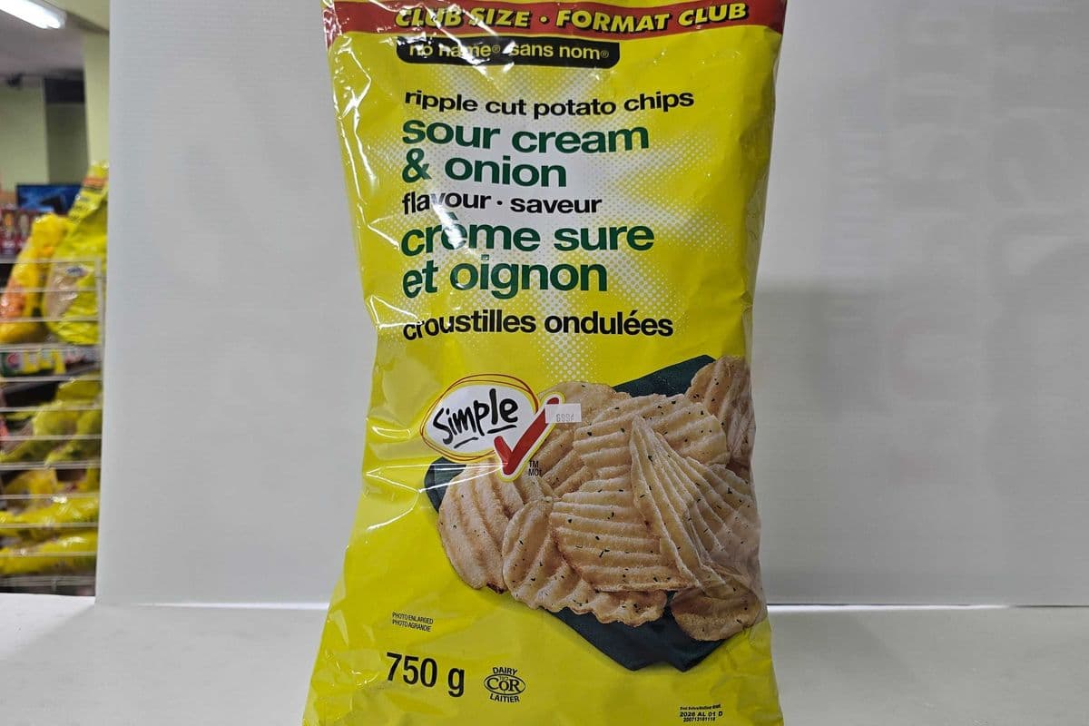 No name Sour Cream and Onion flavour potato chips 750g (750g)