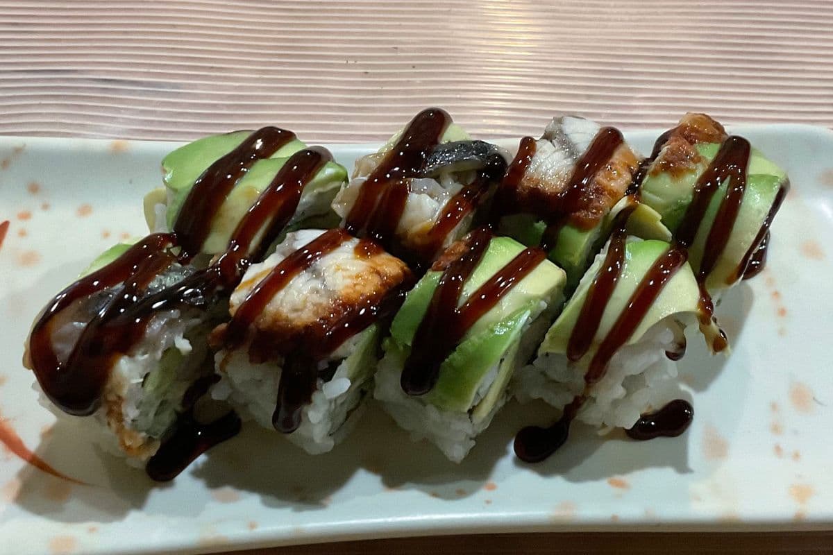 39. Black Dragon Roll (8 pcs)