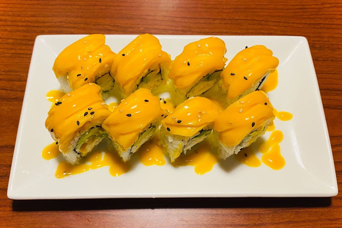 Mango Dragon Roll (8 pcs)