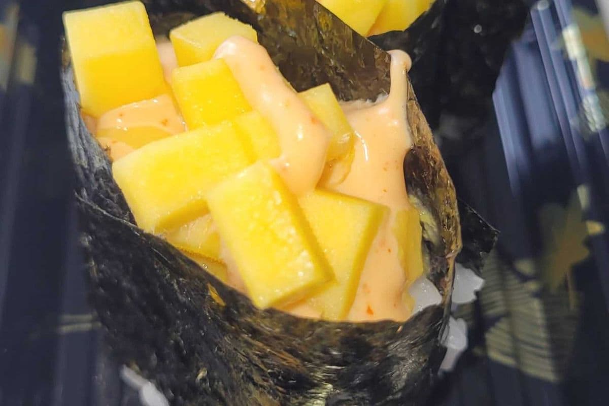 C19 Spicy Mango sushi