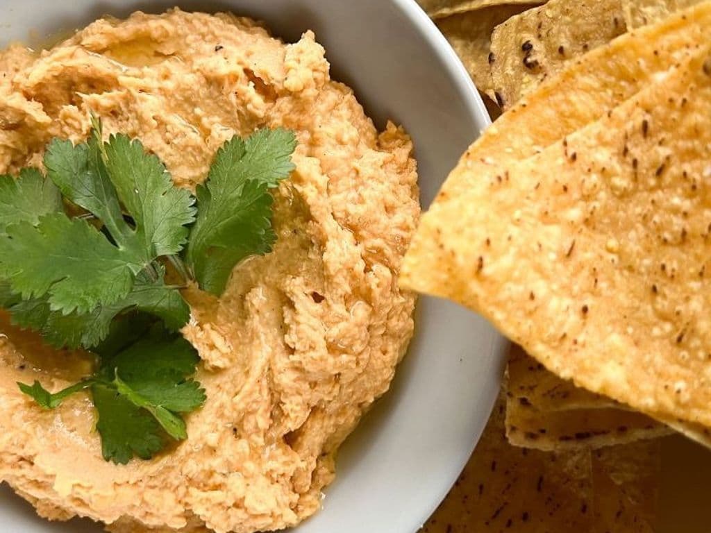 Roasted Red Pepper Hummus & Chips