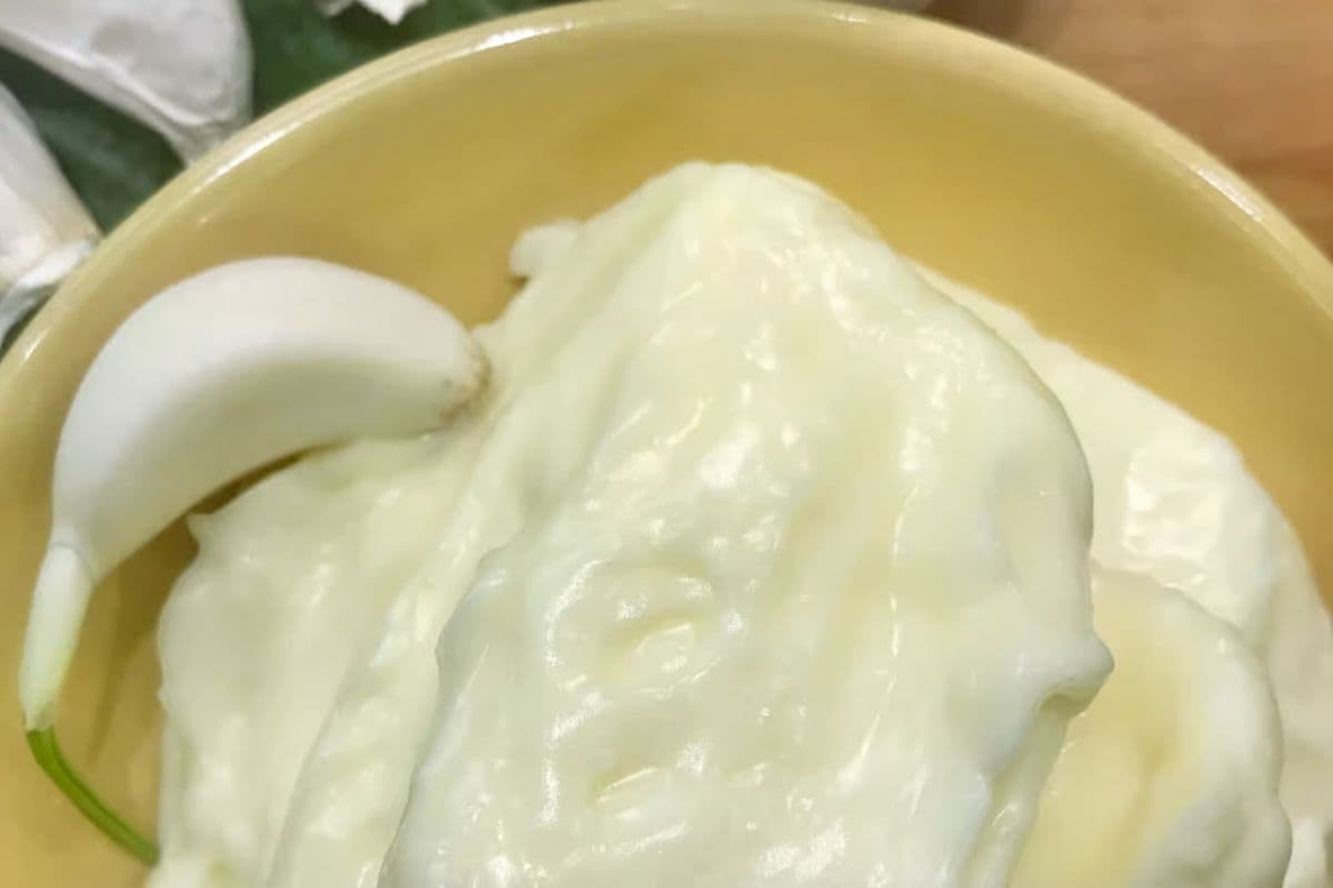 Sauce à l'ail maison (Toum) / Garlic Sauce (2 oz)