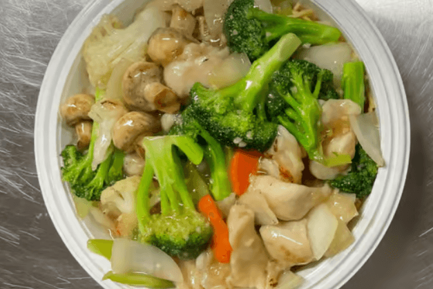 C3. Chicken and Veggie Chow Mein