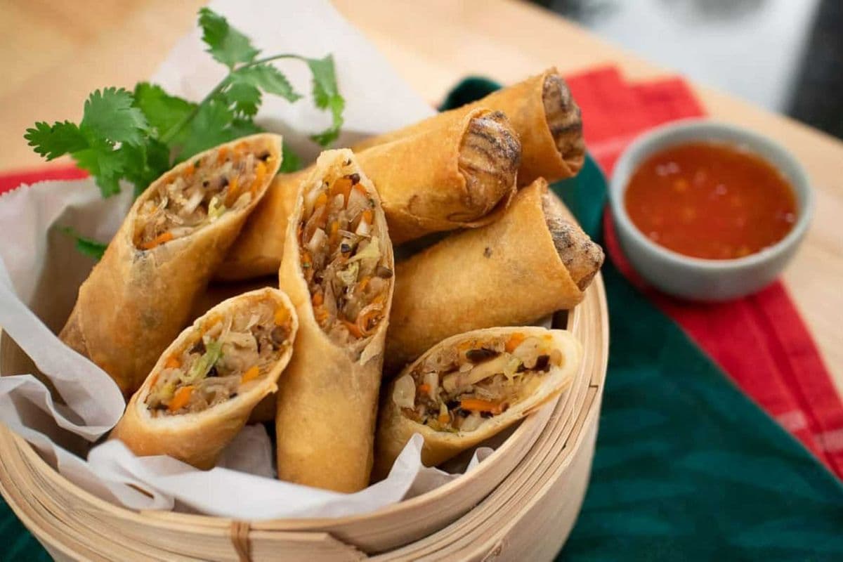 04. Meat Spring Rolls (4pcs)
