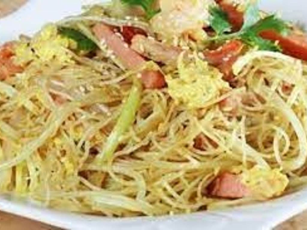 House Stir Fried Rice Noodle