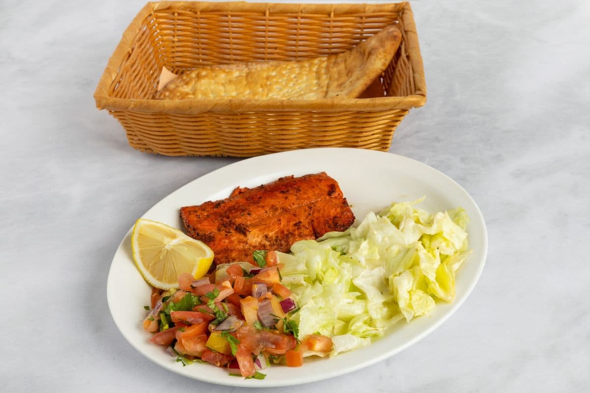 Grilled Salmon Salad/Naan