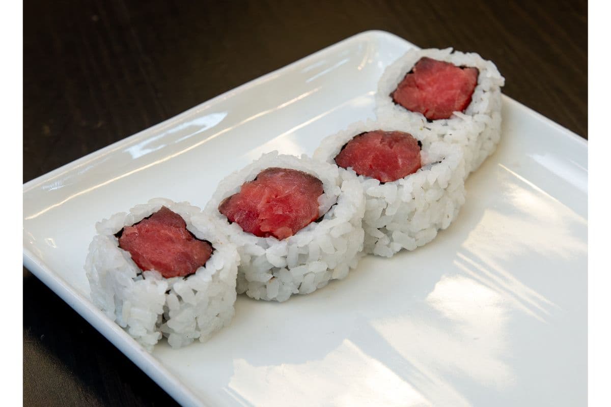 Tuna Roll (8 pcs)