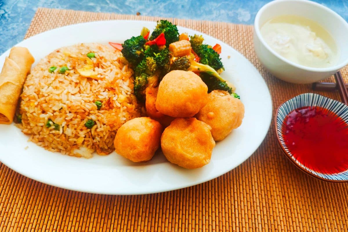 combo A(and free miniwonton soup)
