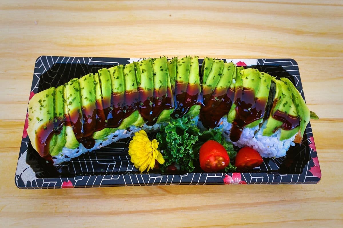 Green Dragon Roll (8 pcs)