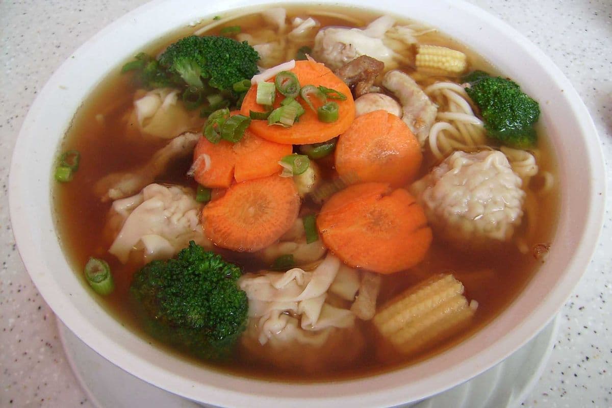 13. Deluxe Wonton Soup 什锦云吞汤($4 for the second soup DOES’T APPLY) (1)