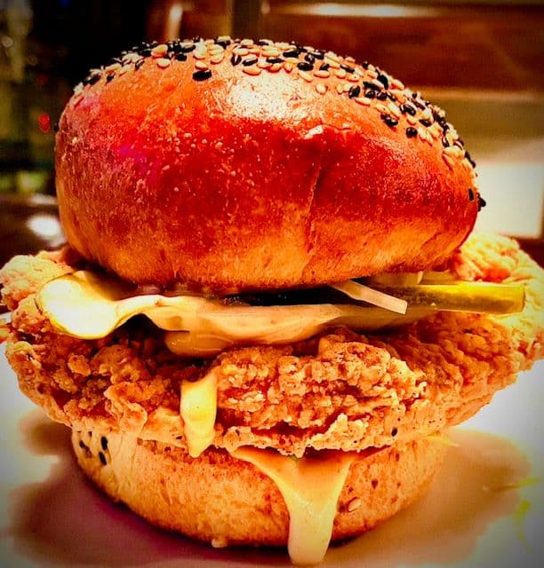 Burger au poulet croustillant / Crispy Chicken Burger