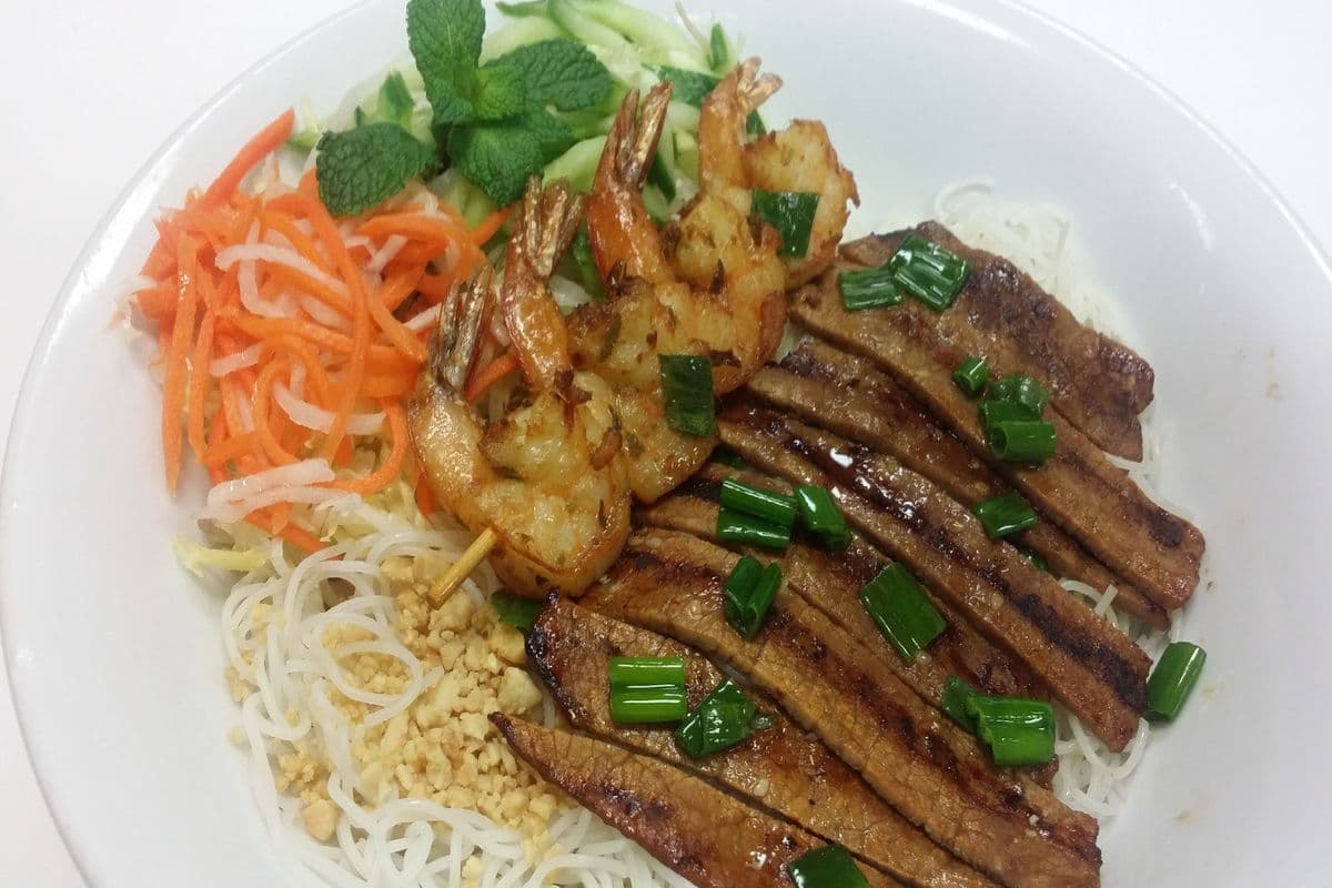 B5. Rice Vermicelli Combo with Grilled Shrimps and Grilled Beef