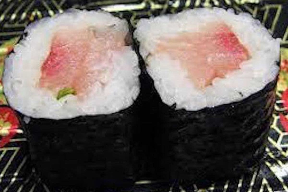 Hamachi Roll (6pc)