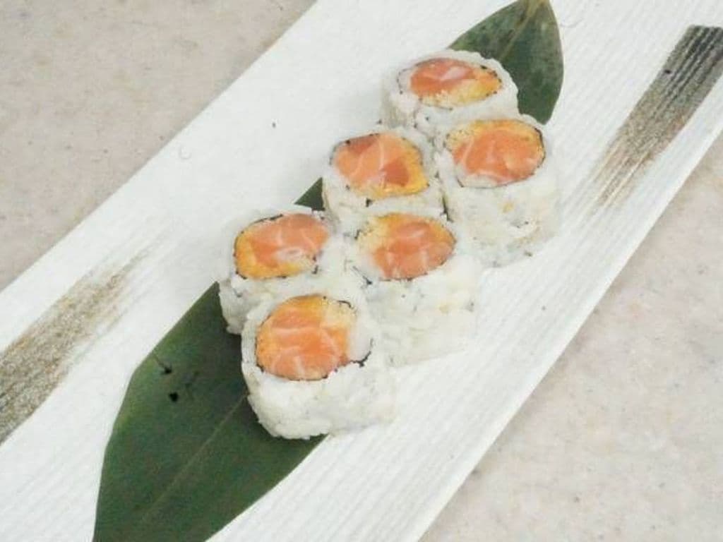 Spicy Crunchy Salmon Roll ( 6 Pieces)