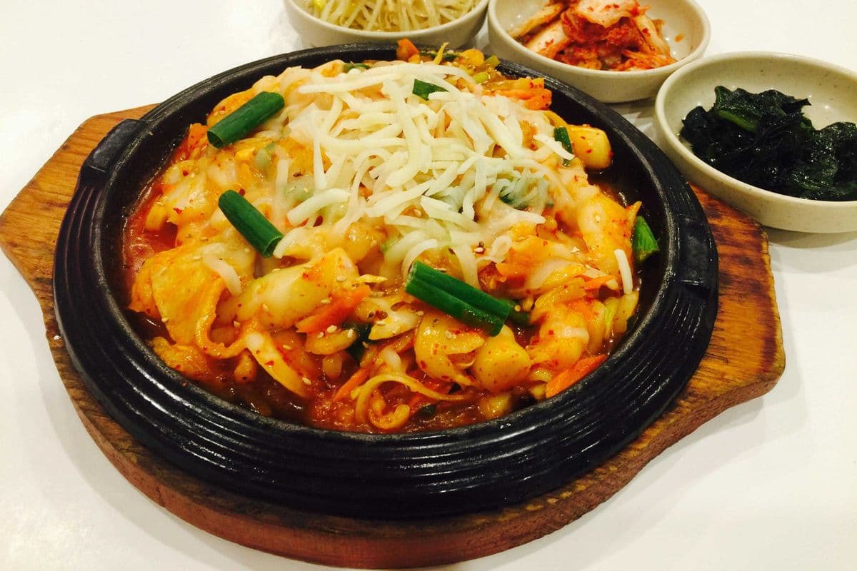 <CHEESE > rice cake with vegetables and fish cake ( 치즈 떡볶이)